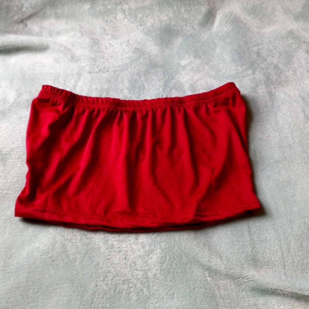Red strapless croptop